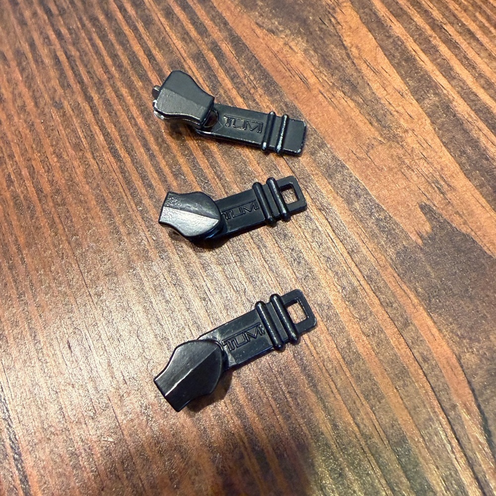 Tumi Replacement Sliders / Zipper Pulls / Pull Tabs – Black Set Of 3 Suitcase